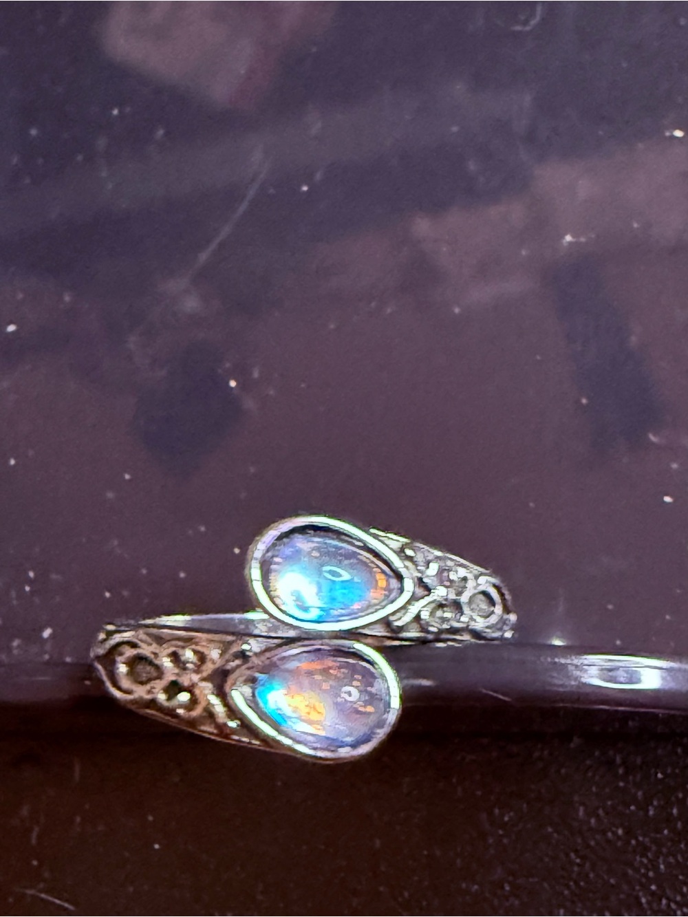 Silver TONE Teardrop BLUE CRYSTAL SZ 5 Ring – Iridescent Blue
